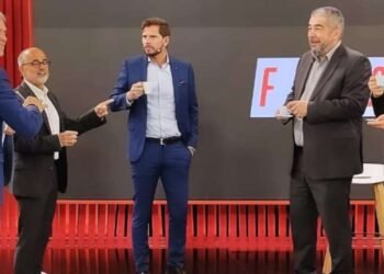 Puede fallar: dos reconocidos periodistas quedaron en «off-side» y le faltaron el respeto a un DT