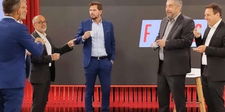Puede fallar: dos reconocidos periodistas quedaron en «off-side» y le faltaron el respeto a un DT