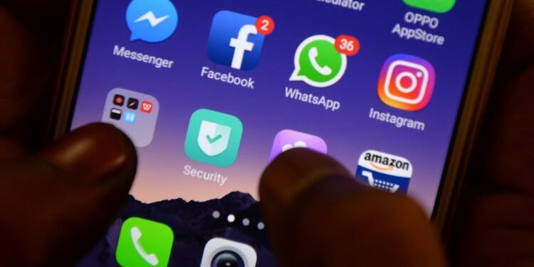 Lentamente comienza a restaurarse el servicio de Whats App, Instagram y Facebook