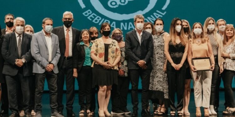 San Juan celebró el Día del Vino Bebida Nacional con firma de convenios y reconocimientos al sector vitivinícola