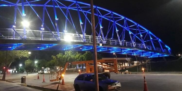 Usaron el puente de ring: terrible «piñerio» sobre el Puente del Bicentenario