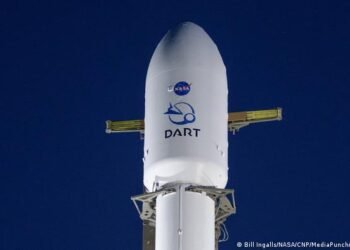 La NASA lanza la primera nave que busca impactar con un asteroide para desviarlo