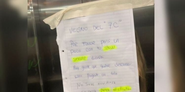 «Pará un poco con tu show sexual»: el cartel que dejó una vecina en el ascensor