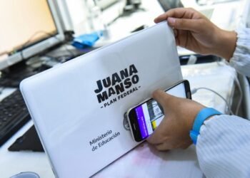 Plan Juana Manso: cuáles son los requisitos para la entrega de computadoras