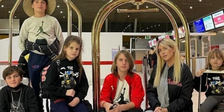 Wanda regresa al país junto a sus hijos