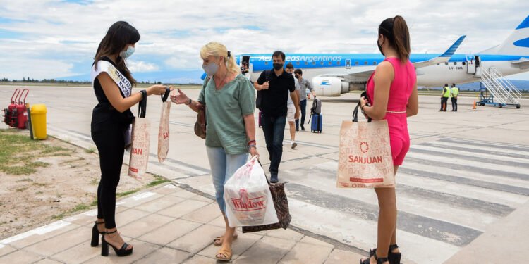 Se puso en marcha la ruta aérea que une San Juan con Córdoba
