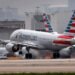 Un avión que iba de Miami a Londres tuvo que volver por una pasajera que se negó usar barbijo