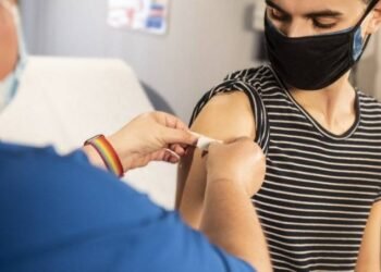 «Necesito ayuda»: La súplica de un antivacunas arrepentido a un médico