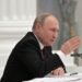 Vladímir Putin llamó al Ejército ucraniano a derrocar al Gobierno, al que calificó como «una banda de drogadictos y neonazis»
