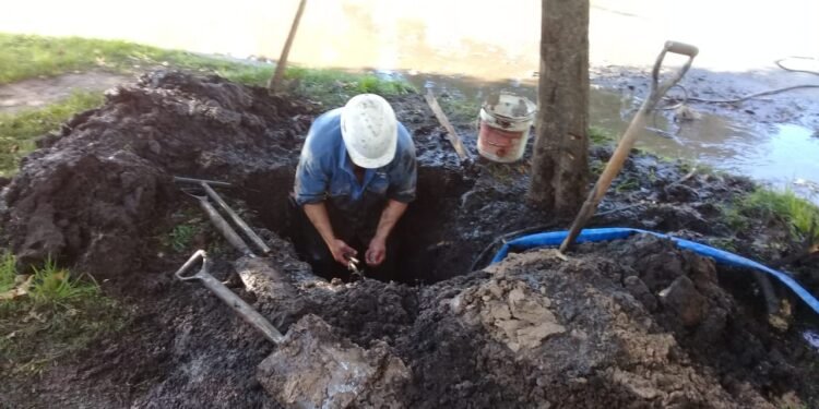OSSE intervino de urgencia y reparó un caño matriz que se rompió en la Peatonal