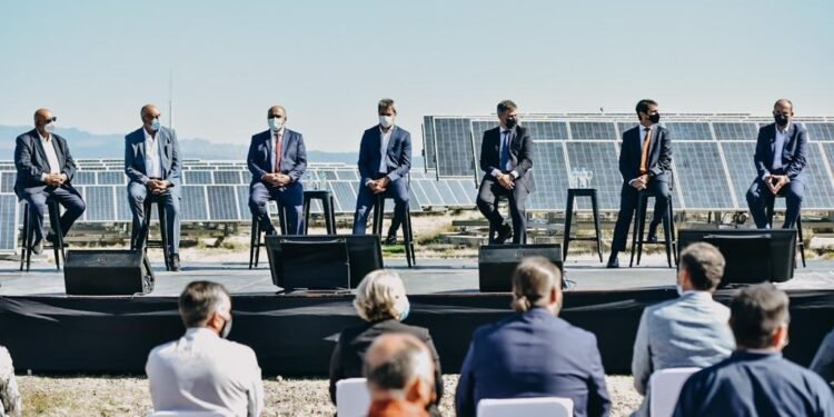 San Juan tendrá el parque solar más grande del país que será construido por YPF