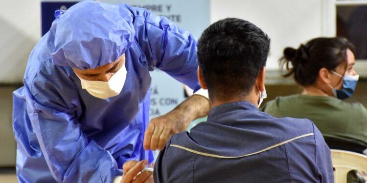 Estudio: efectividad de las vacunas aplicadas en Argentina