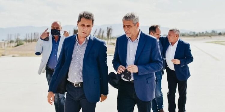 El ministro Ferraresi inauguró junto a Uñac, 900 viviendas para los sanjuaninos