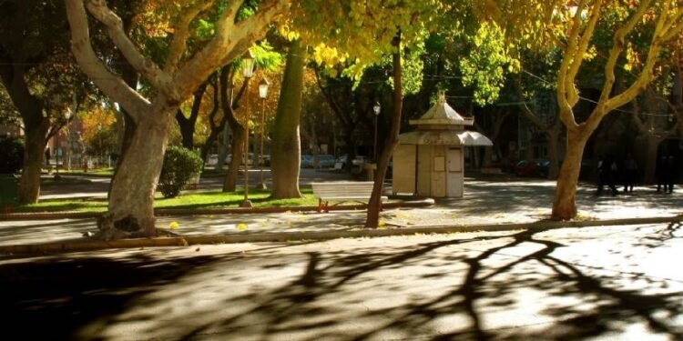 Llegó el otoño en San Juan, ¿Se viene el primer ventarrón?