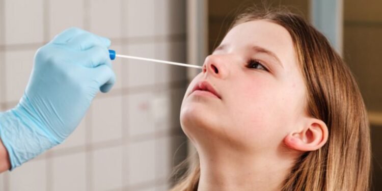 COVID-19: Los niños muestran niveles misteriosamente bajos de anticuerpos