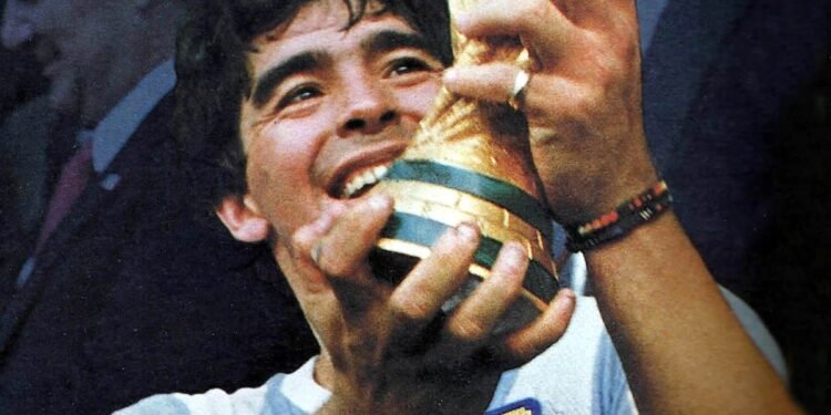 FIFA presentó la canción oficial del Mundial: aparece Maradona