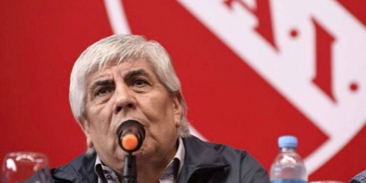 Reproches e insultos: Moyano se volvió a cruzar con hinchas de Independiente