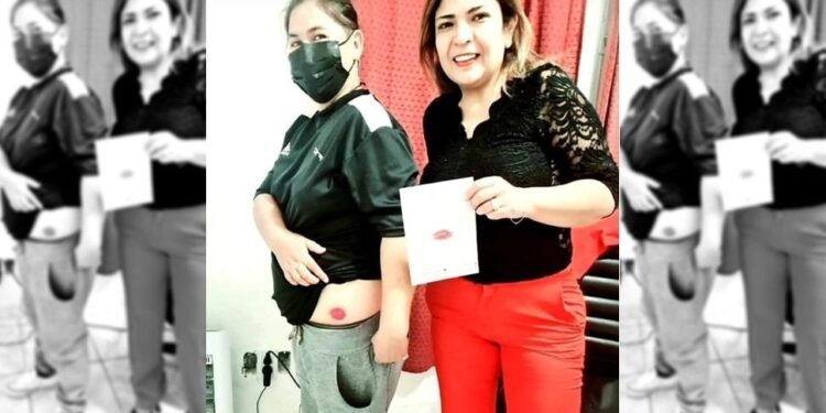 La mediática abogada, Filomena Noriega, tiene club de fans: una mujer se tatuó su beso