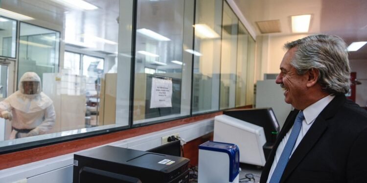 Alberto Fernández transfirió los $ 3 millones al Malbrán y espera el sobreseimiento por la Fiesta en Olivos