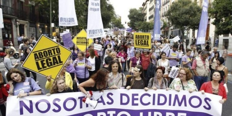 En España se podrá abortar desde los 16 años y sin permiso de los padres