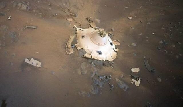 La NASA encontró restos de una nave espacial destruida en la superficie de Marte