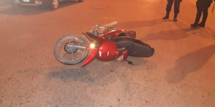 San Juan: un motociclista impactó contra el guardarrail, fue despedido varios metros y murió
