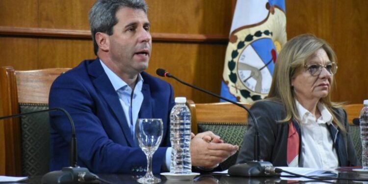 La oferta final: Uñac anunció un aumento del 40% y el no descuento de los días de paro