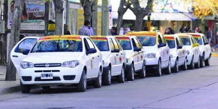 Desde el lunes aumentará la tarifa de taxis un 30%