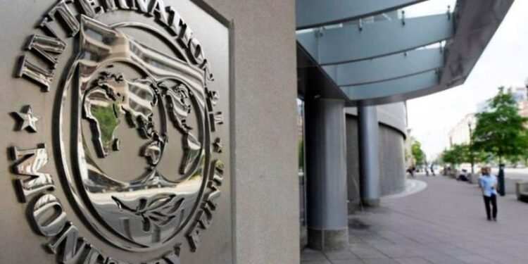 El FMI aprobó la revisión del acuerdo y girará los USD 4.100 millones