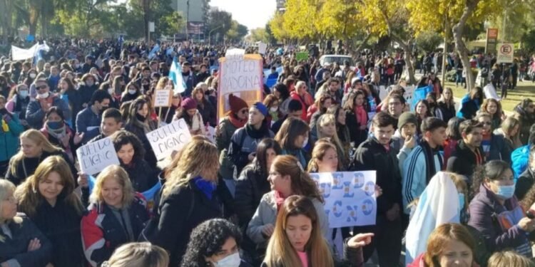 Los docentes decidieron «por amplia mayoría» ir hoy a paro y suman 6 días sin clases