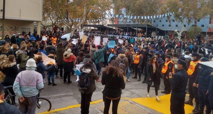 Sexto día de paro: hubo un ausentismo de casi el 50% en todos los niveles