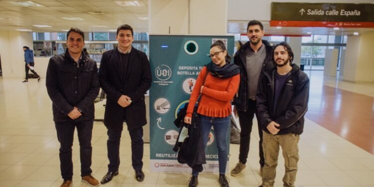 Comenzó a funcionar el primer contenedor de residuos inteligente