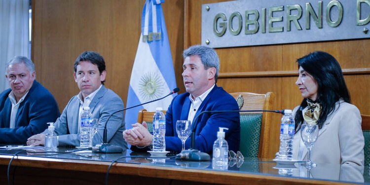 Fomentando la generación de empleo, el Gobierno entregó beneficios a un centenar de emprendedores