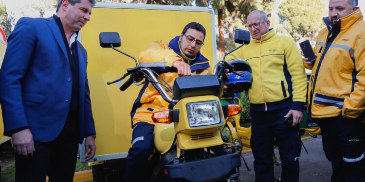 Sergio Uñac presidió la entrega de vehículos del Correo Argentino a sus delegaciones en San Juan