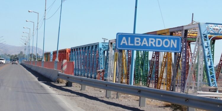 Un fuerte choque entre dos motos en Albardón dejó a los conductores con serias heridas