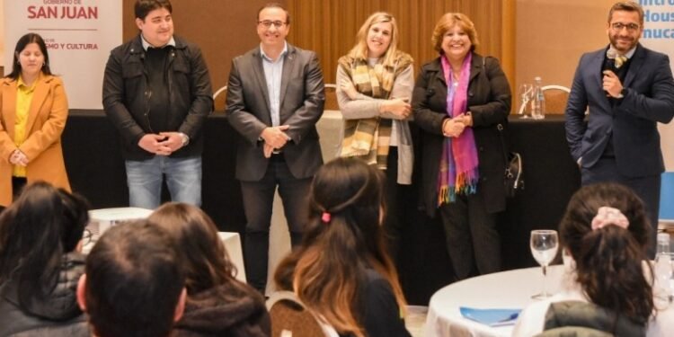 Más de 500 sanjuaninos se capacitan para el sector turístico