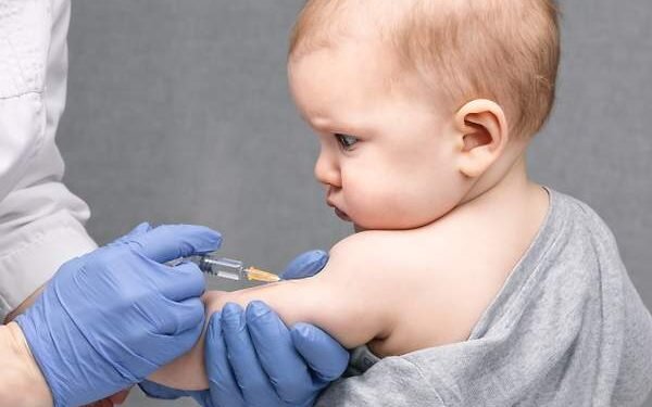 Desde este miércoles podrán ser vacunados contra el Covid-19 los niños de entre 6 meses y 3 años de edad