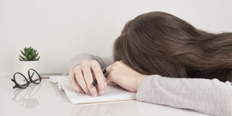 Cuatro consejos respaldados por la ciencia para estar menos cansado durante el día