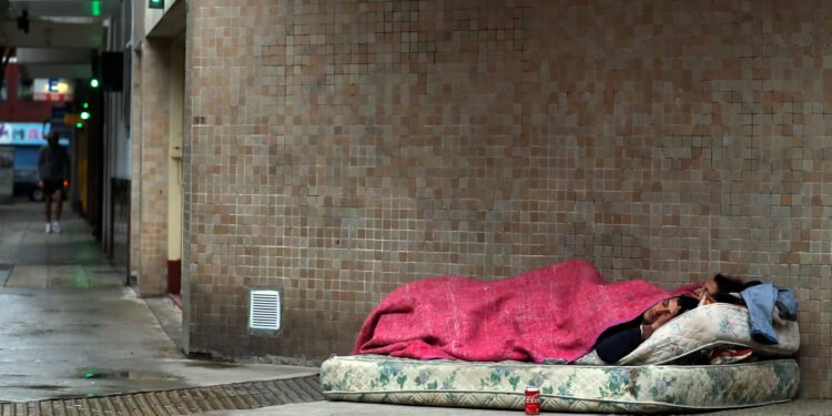 Aunque a nivel nacional subió, en un año bajó 2,8% la pobreza en San Juan