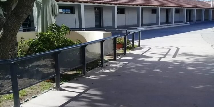 ¿Una escuela o una inmobiliaria? El curioso requisito de un colegio para inscribir a los alumnos