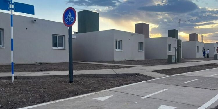 Uñac entrego un barrio con ciclovias en el departamento de Rivadavia