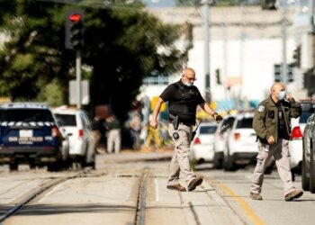 California: Un tiroteo dejó seis muertos, incluido un bebé de 6 meses y su madre de 17 años