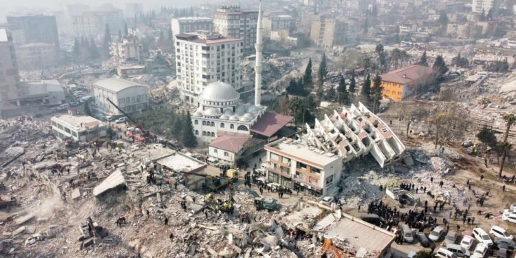 El número de víctimas fatales del terremoto en Turquía y Siria asciende a 35 mil muertos