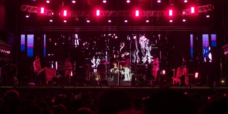 Más de 40 shows previstos entre los cuatro escenarios del predio para la tercera noche de la FNS 2023