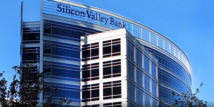 Silicon Valley Bank: colapsa el banco que presta dinero a las empresas tecnológicas