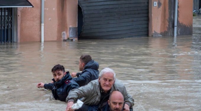 Al menos 8 muertos y miles de evacuados por las inundaciones en Italia