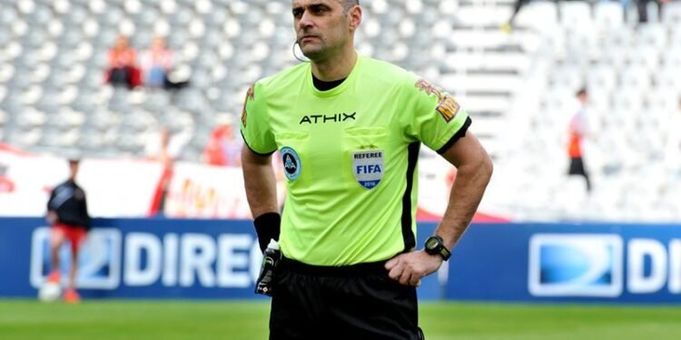 Liga Profesional: echaron a Diego Abal del arbitraje argentino