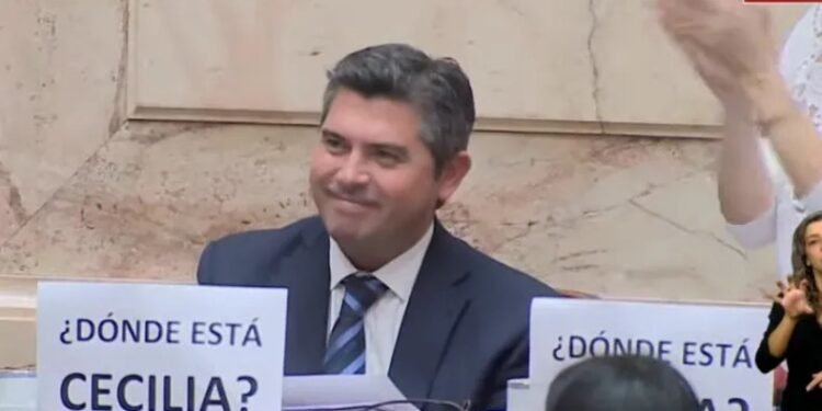 La Cámara de Diputados aplaudió a Orrego por ganar las elecciones