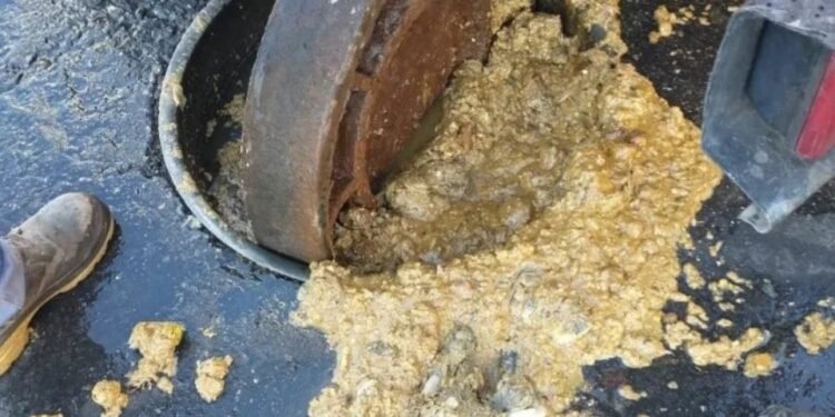 La peatonal de San Juan se inundó de residuos cloacales: los motivos
