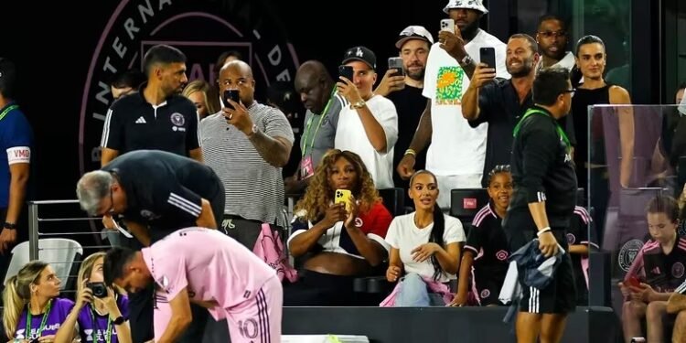 Kim Kardashian se recorre más de 7.000 kilómetros para ver a Messi y Cristiano Ronaldo